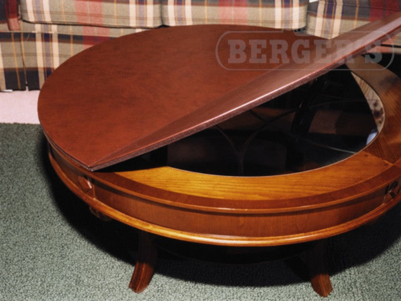 Brown table pad on round wooden coffee table