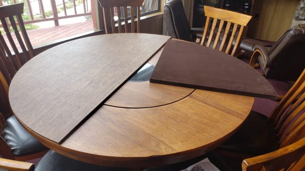 Round Table Pad